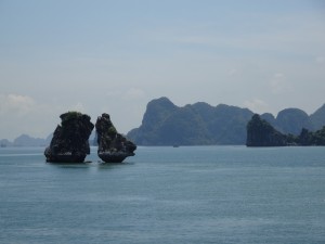 4-5ベトナム　ハロン湾 　闘鶏岩
